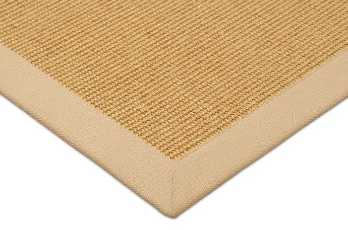 Photo of the corner of a Mio sisal carpet, color nature.