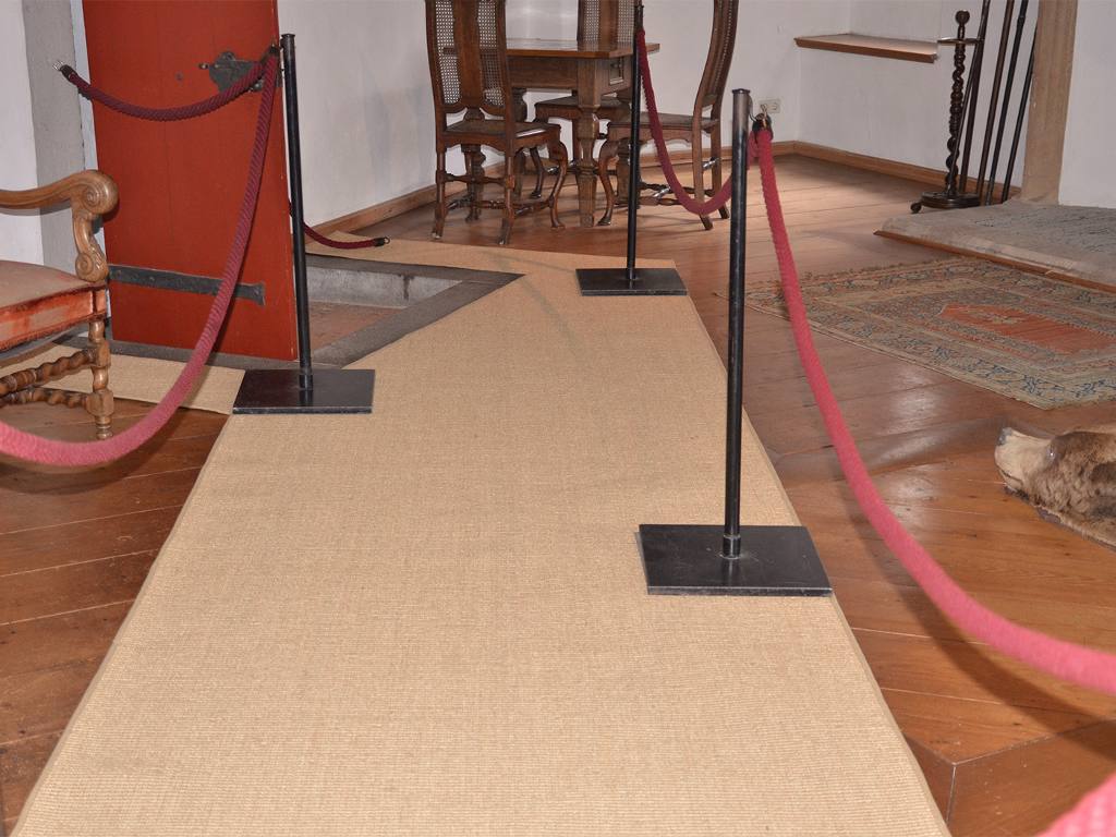 Photo of a visitor's carpet from Grundstoff in Eltz Castle.