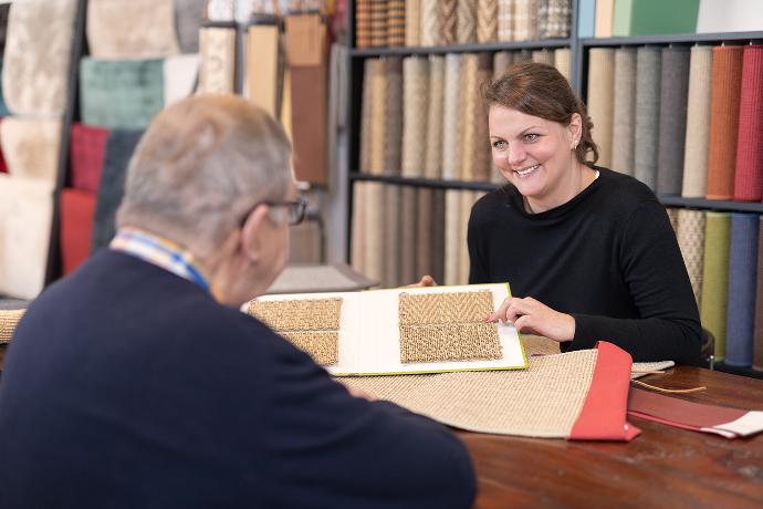 Foto eines Beratungsgesprächs bei der Grundstoff GmbH.