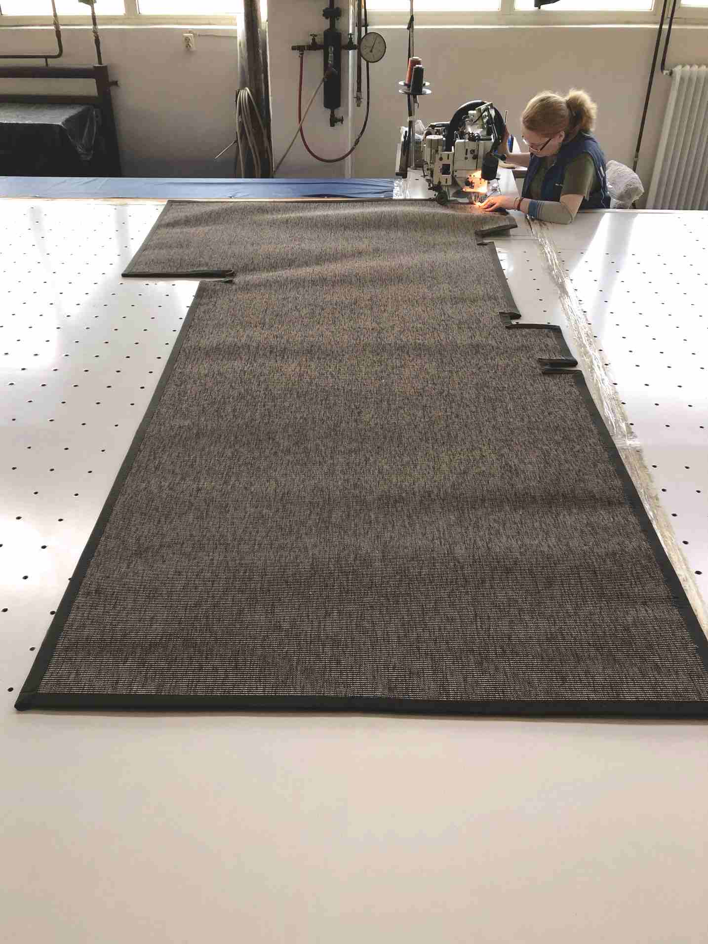 Photo from the production of a very elaborately made carpet according to a template.